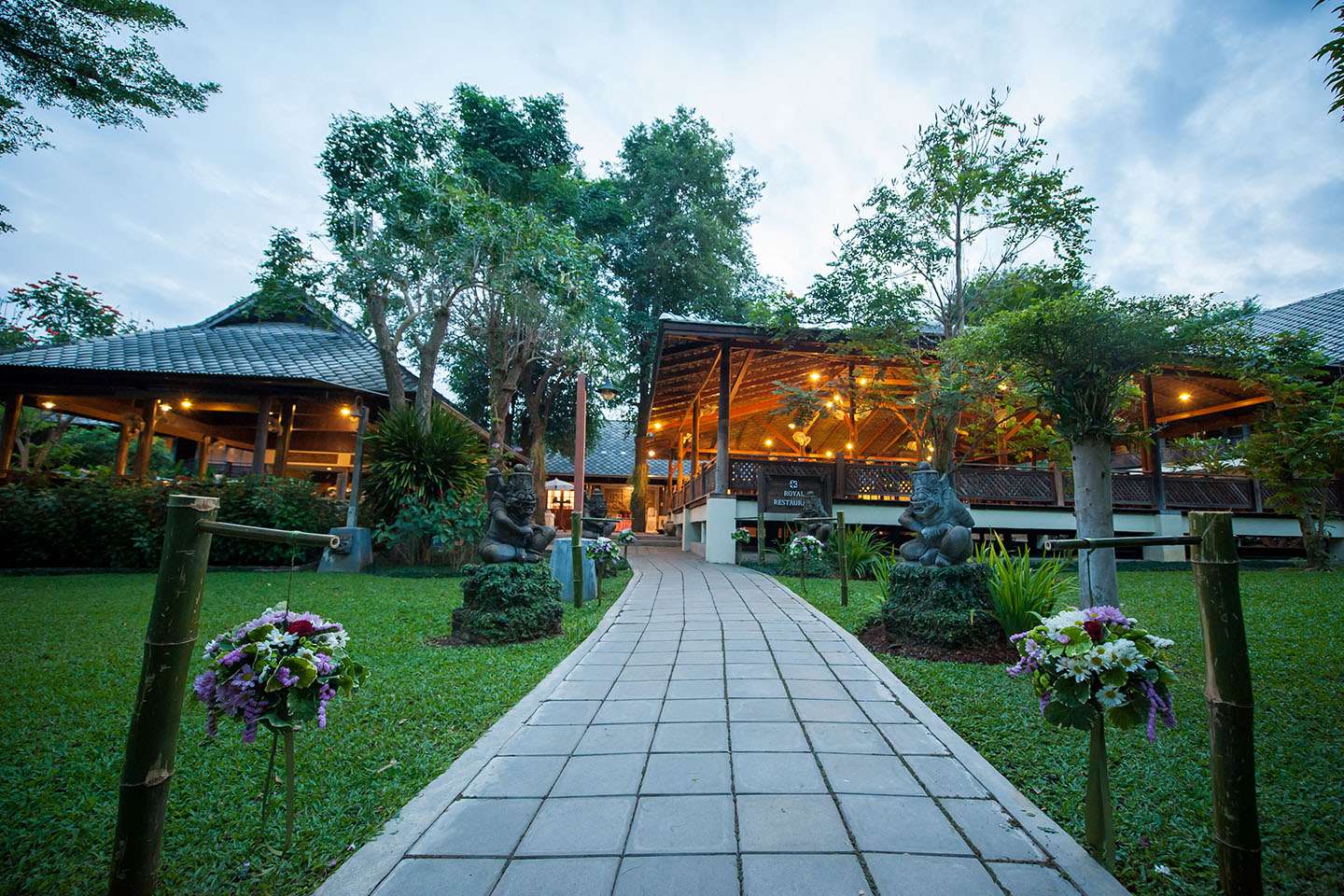 Royal River Kwai Resort & Spa Resturant