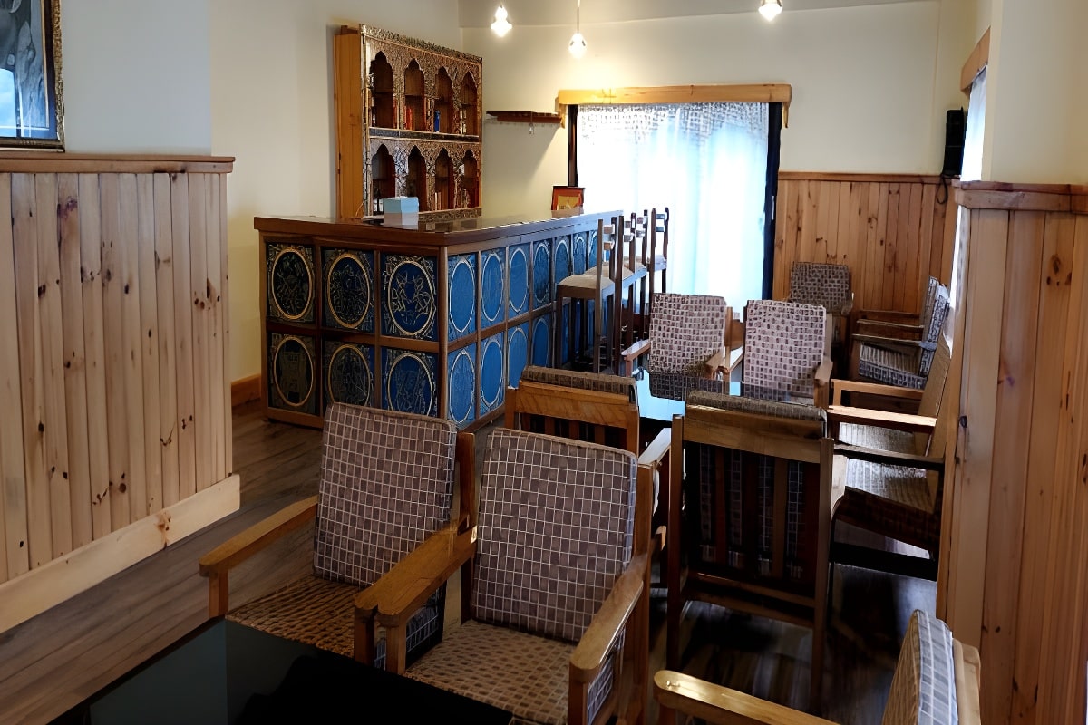Tendrel Resort Inside