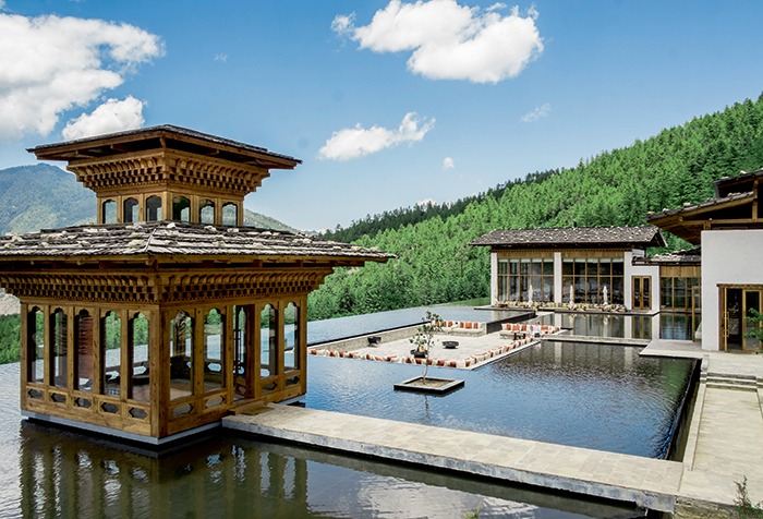 Premium five-star luxury property for the first time in Bhutan, Six Senses auf Deutsch lautet: Erstmalig in Bhutan: Premium-Fünf-Sterne-Luxusresort – Six Senses
