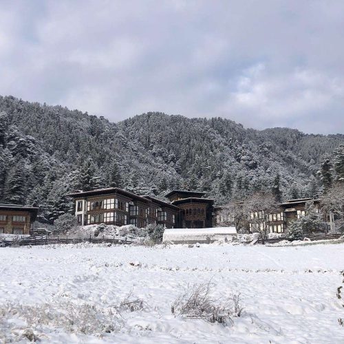 Dewachen Hotel im Winter mit Schnee
